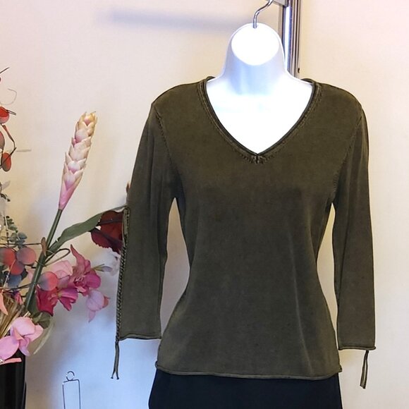 NWT Women’s Olive Green Lightweight 3/4 Sleeve Cardigan Pullover Sweater - Picture 3 of 5